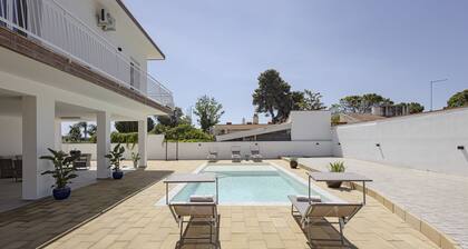 Come and experience the relaxation of our villa, located 200 meters from the sea