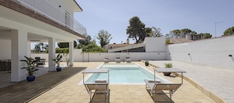 Come and experience the relaxation of our villa, located 200 meters from the sea