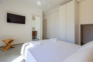 4 habitaciones, tabla de planchar con plancha y cuna de viaje