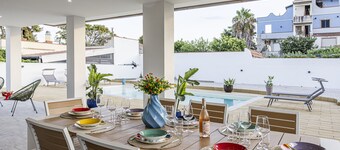 Come and experience the relaxation of our villa, located 200 meters from the sea