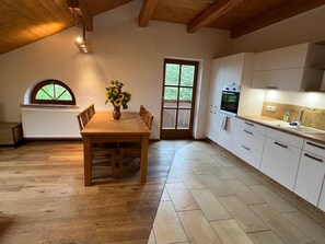 Oven, dishwasher, coffee/tea maker, cookware/dishes/utensils