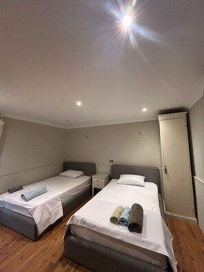 6 dormitorios, Internet, ropa de cama