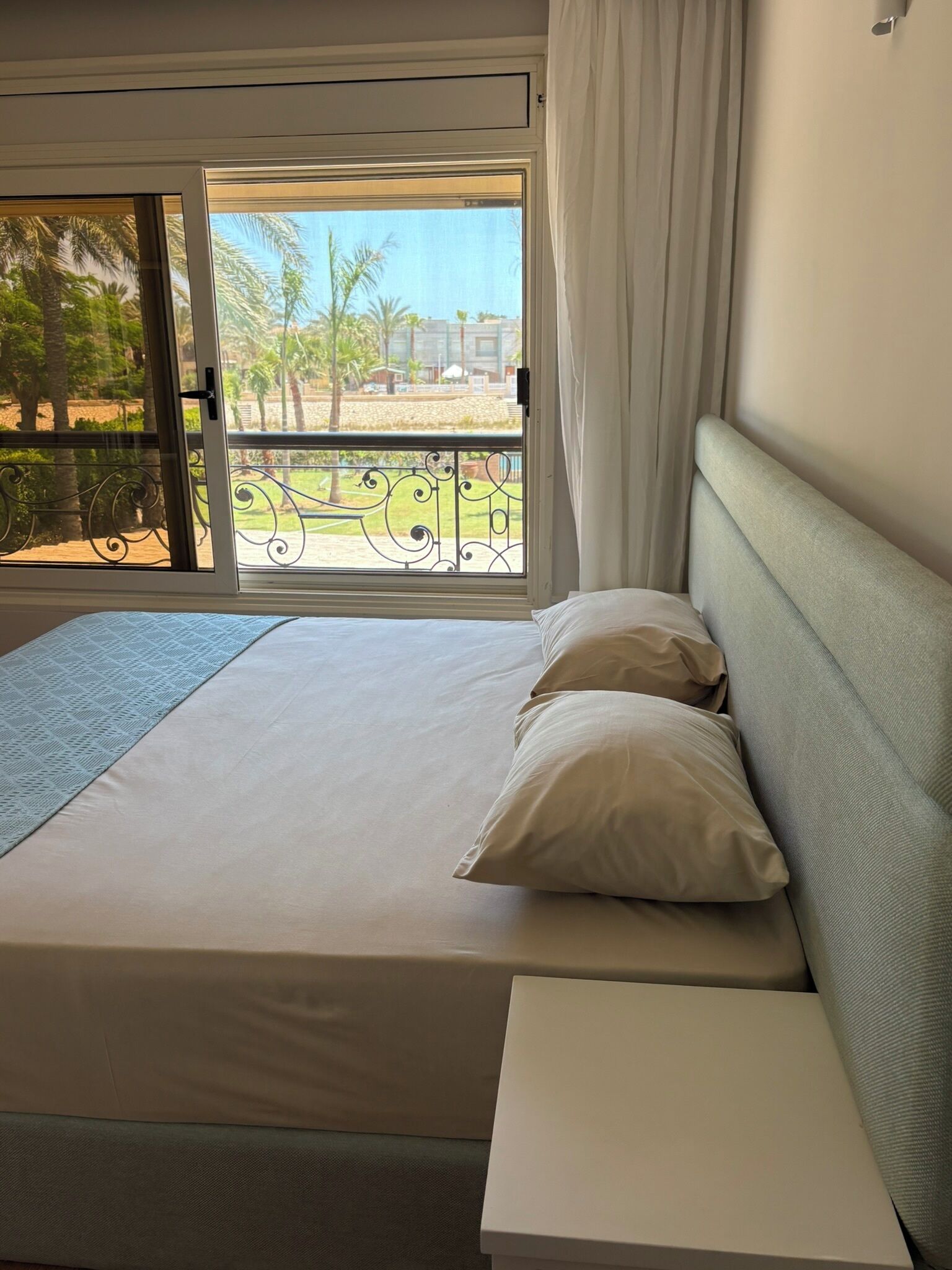 6 bedrooms, desk, iron/ironing board, free WiFi