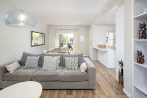 House | Living area - Modern Apartment With sea Views, Terrace (Lagoa)