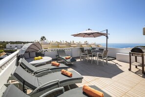 House | Outdoor dining - Modern Apartment With sea Views, Terrace (Lagoa)