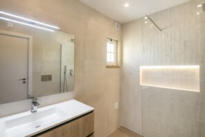 House | Bathroom - Modern Apartment With sea Views, Terrace (Lagoa)