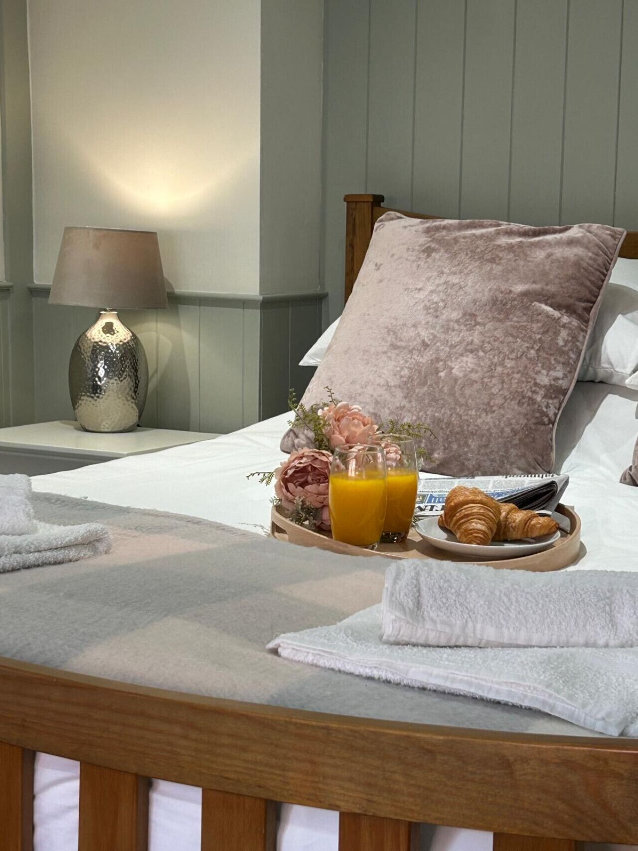 2 soverom, skrivebord, strykejern/-brett og wi-fi (inkludert)