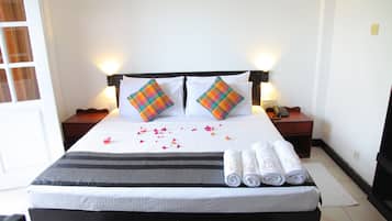 Kamar Double Standar, balkon, pemandangan kebun | Meja kerja, setrika/meja setrika, dan Wi-Fi gratis