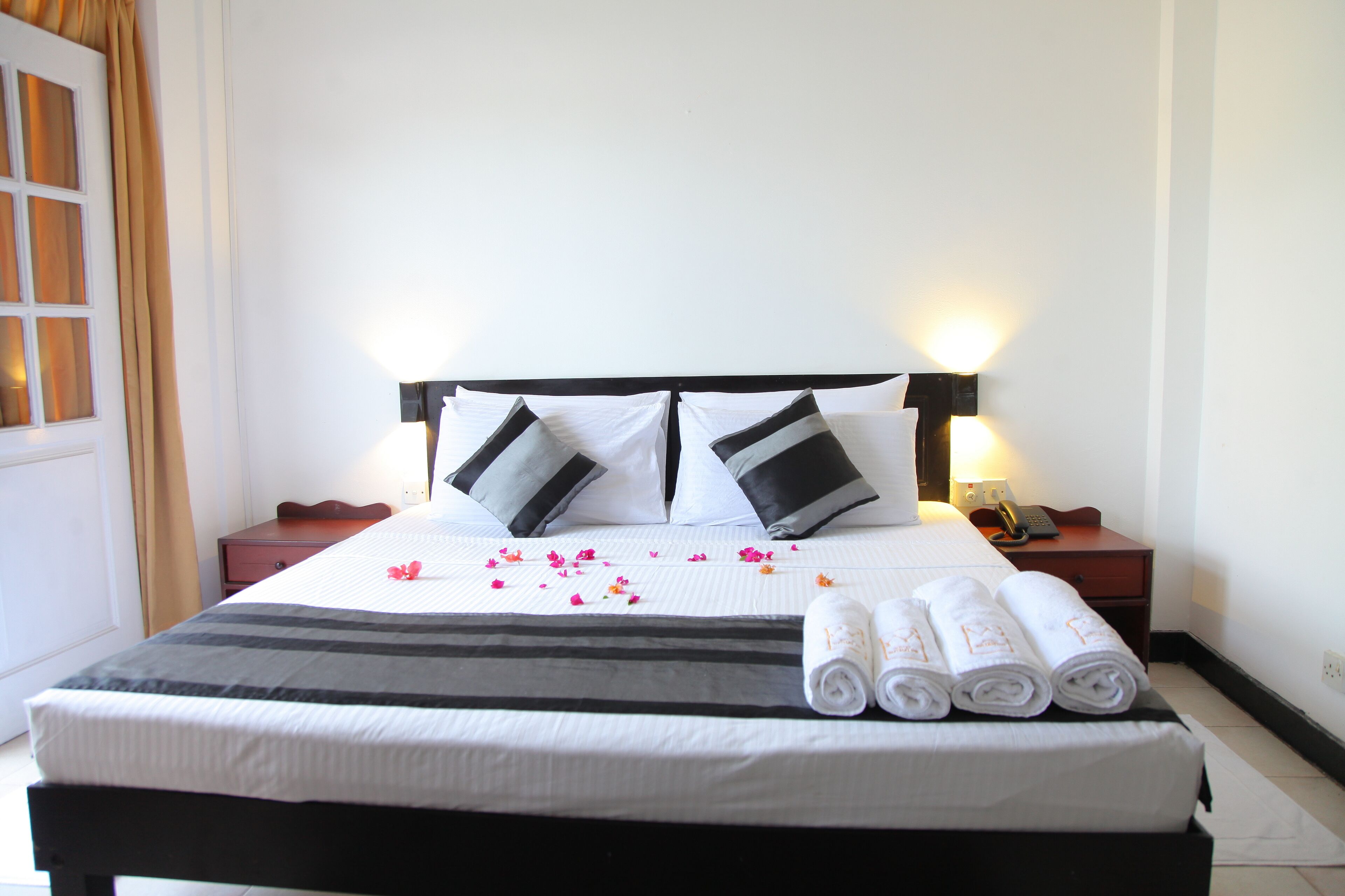 标准双人房, 阳台, 花园景观 | 办公桌、熨斗/熨板、免费 WiFi