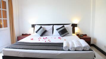 Standard Double Room, Balcony, Garden View | Desk, iron/ironing board, free WiFi