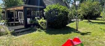 Charming thatched cottage near the water