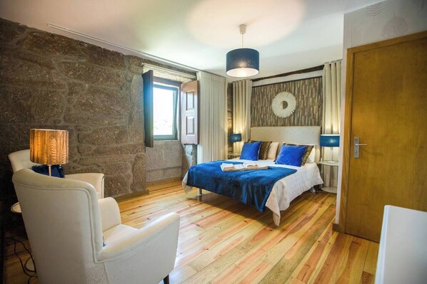 3 bedrooms, iron/ironing board, travel cot, WiFi