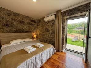 6 Schlafzimmer, Reisekinderbett, WLAN, Bettwäsche