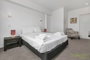 2 bedrooms, iron/ironing board, free WiFi, bed sheets - QV Stays Harbourfront Hideaway (Auckland)