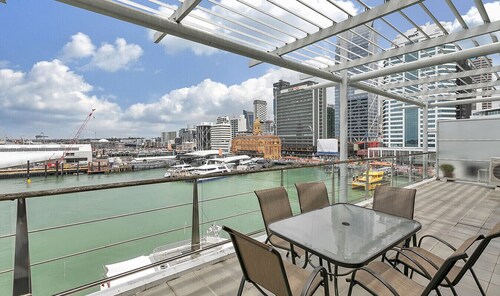QV Stays Harbourfront Hideaway