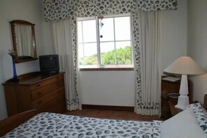 2 bedrooms, iron/ironing board