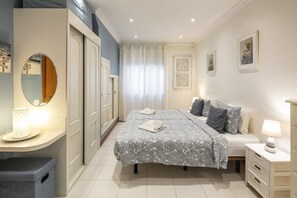 3 chambres, fer et planche à repasser