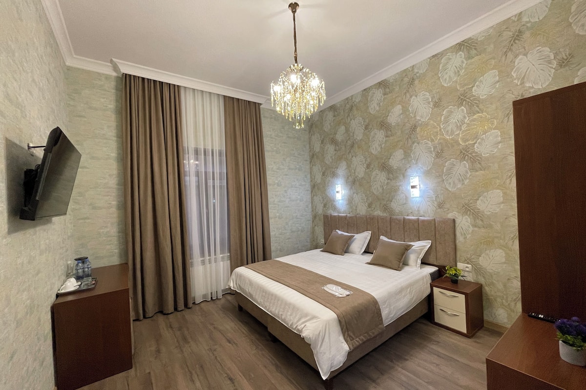 Classic Double or Twin Room, Garden View | In-room safe, laptop workspace, blackout drapes, soundproofing