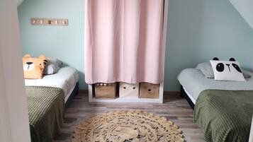 2 bedrooms, iron/ironing board, travel crib, bed sheets