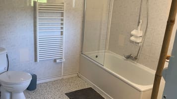 Secador de pelo, toallas