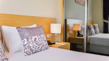 Comfort Studio Suite, Balcony, Pool View | Iron/ironing board, free WiFi