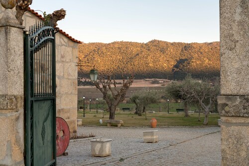 Cozy Cottage in Vila Flor with Swimming Pool