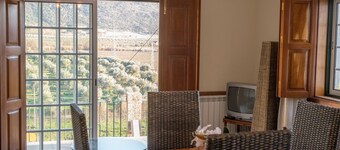 Cozy Cottage with Swimming Pool