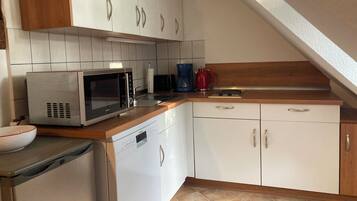 Mikrowelle, Herdplatte, Geschirrspüler