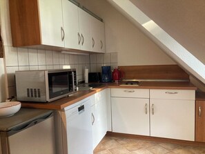 Micro-ondes, plaque de cuisson, lave-vaisselle