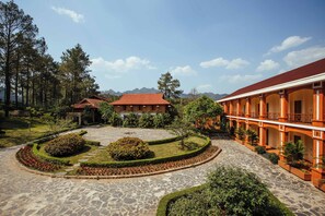 Kahden hengen perushuone (yksi tai kaksi sänkyä), parveke, näköala mäelle | Oleskelualue