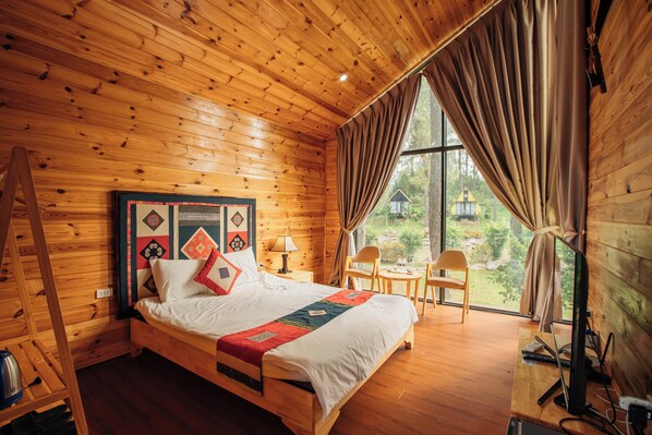 Deluxe-bungalow, parveke, näköala laaksoon | Työpöytä, ilmainen Wi-Fi