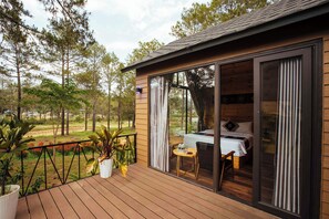 Deluxe-bungalow, parveke, näköala laaksoon | Oleskelualue