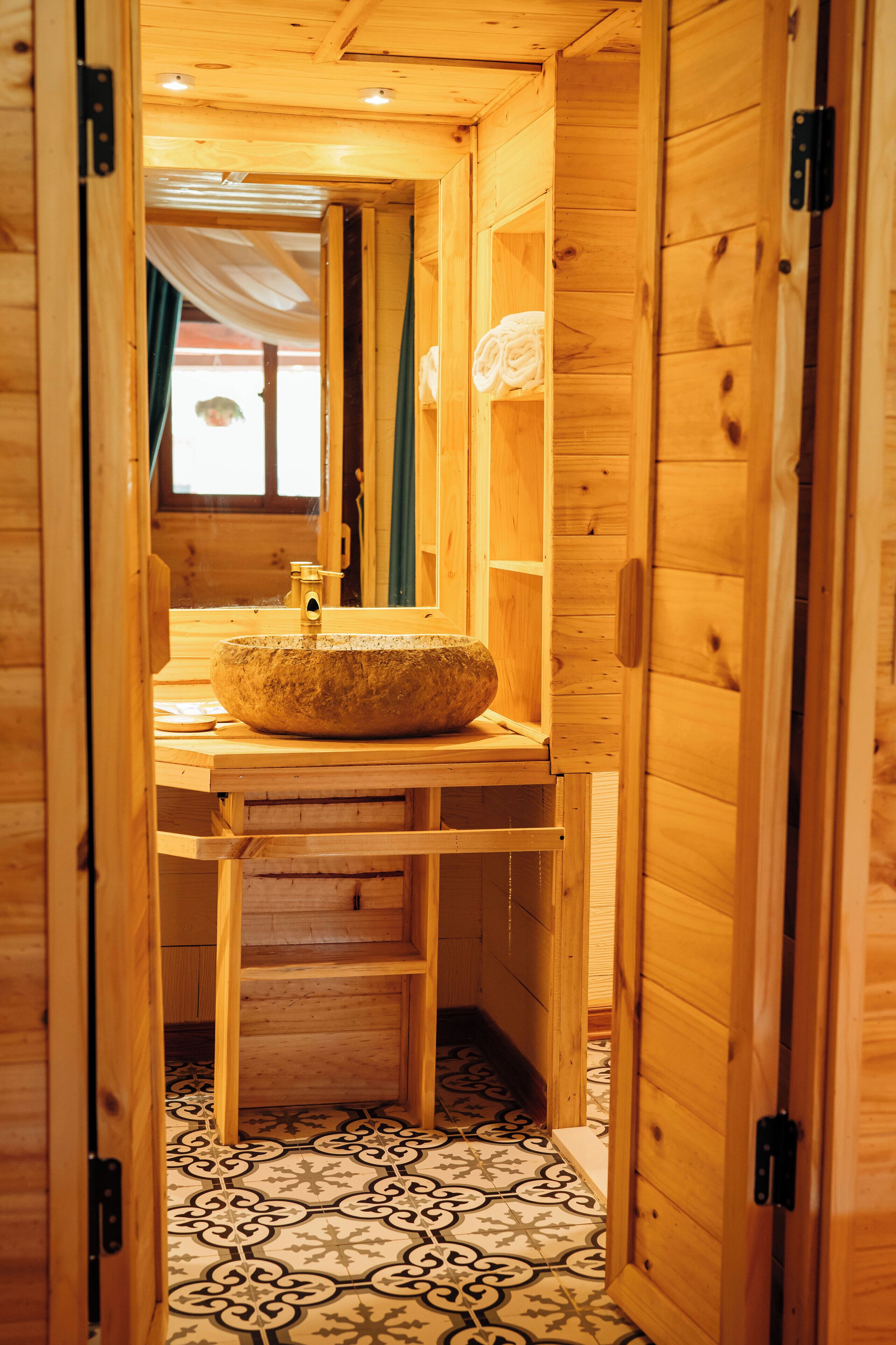 Signature Chalet, Balcony, Garden View | Bathroom | Free toiletries, hair dryer, towels, soap