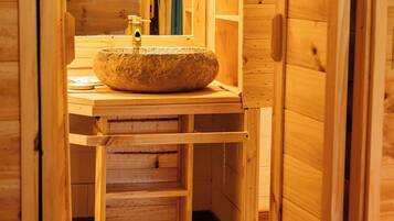 Signature Chalet, Balcony, Garden View | Bathroom