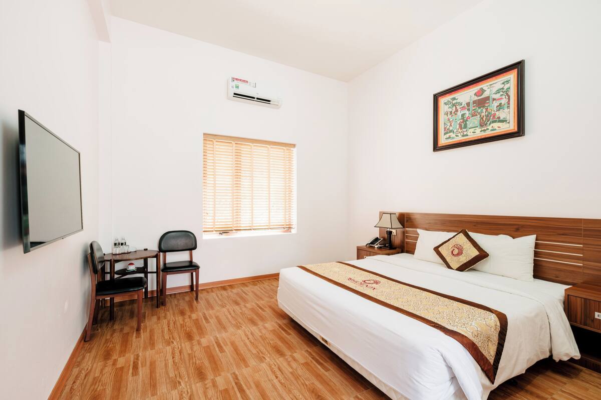 Habitación doble superior, balcón, vista a la colina | Escritorio y wifi gratis
