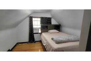 3 bedrooms, iron/ironing board, Internet, bed sheets