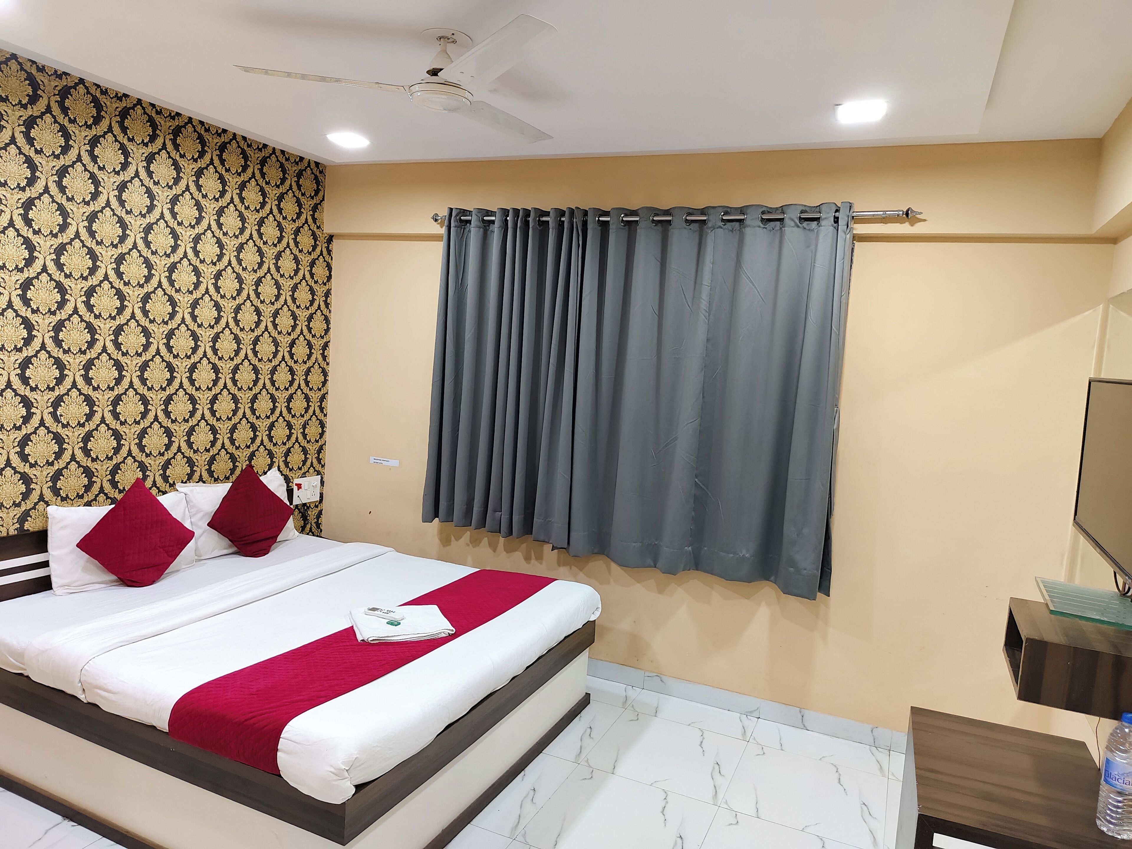 Habitación doble Deluxe, vista a la ciudad | Escritorio y wifi gratis 