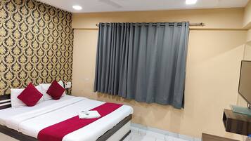 Deluxe Double Room, City View | Desk, free WiFi