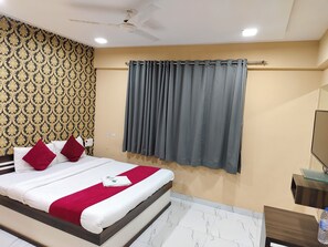 Habitación Deluxe doble, vistas a la ciudad | Escritorio y wifi gratis