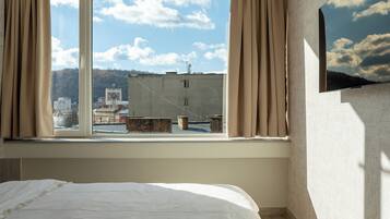 2 chambres, fer et planche à repasser, Wi-Fi, draps fournis