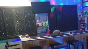 Bar (on property) - Economy double room with fan only and external bathroom facilities (Taphong)