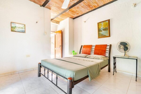 1 quarto, acesso à internet, roupa de cama