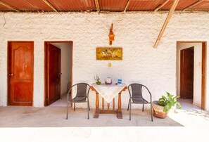 Outdoor dining - Casa Tara Double Room with Aircon (Taganga)