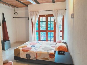 1 habitación, escritorio, wifi y ropa de cama 