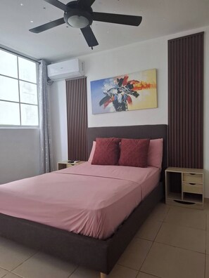 3 bedrooms, iron/ironing board, internet, bed sheets