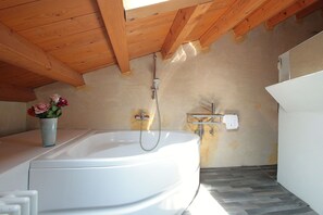 Dutxa, assecador de cabells i bidet 