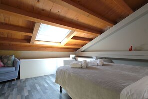 4 chambres, fer et planche à repasser, lit parapluie, Wi-Fi gratuit