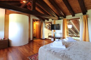 2 bedrooms, iron/ironing board, travel cot, free WiFi