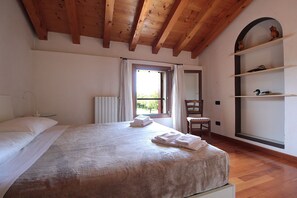 2 bedrooms, iron/ironing board, travel crib, free WiFi