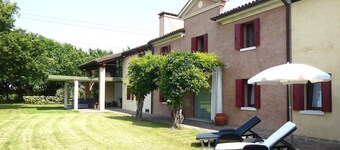 Andrea Apartment Pool, Garden, Treviso